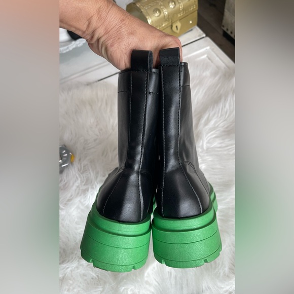 Made in Italy‼️ Steve Madden Black Ankle Boots with Vibrant Green Soles - Picture 3 of 6